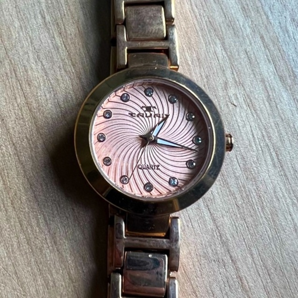 Tavan Siren ladies rose gold tone fashion watch NEW BATTERY